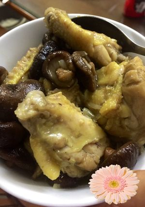 Hình của món Cánh gà nấu nấm.