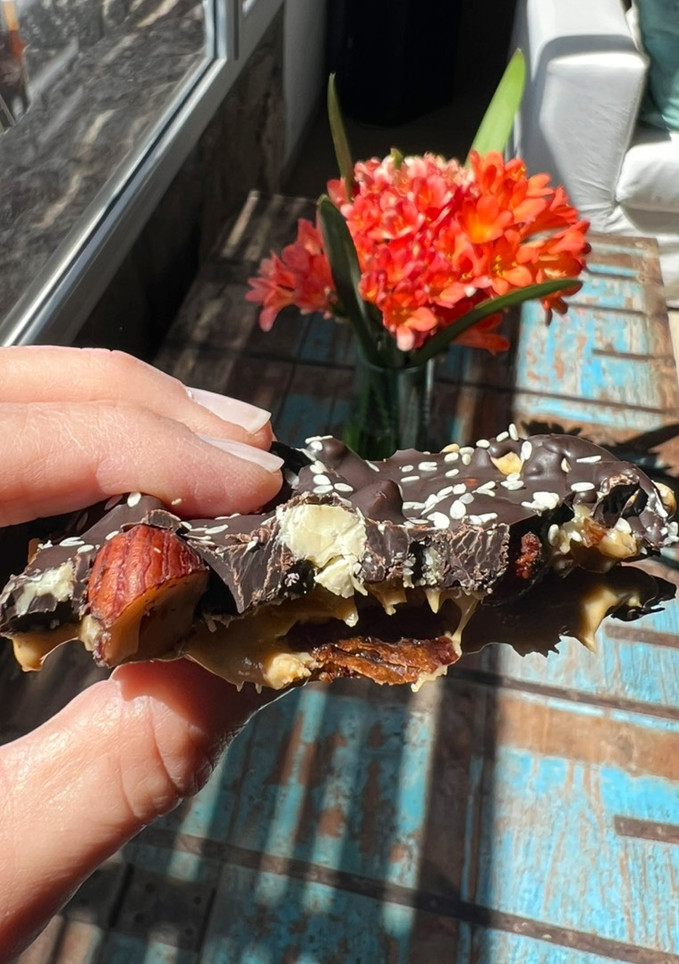 Una foto de Barra de dátiles y frutos secos