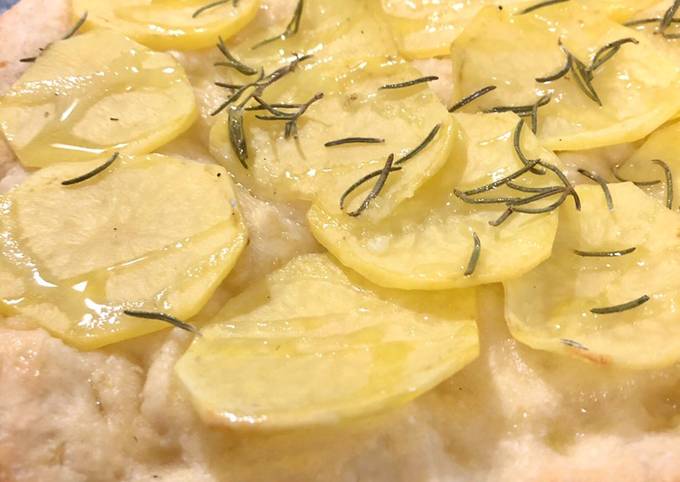 Focaccia patate e rosmarino