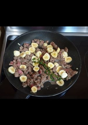 A picture of Beef Stir Fry with Plantain, Thyme and a Garlic-Lemon sauce.