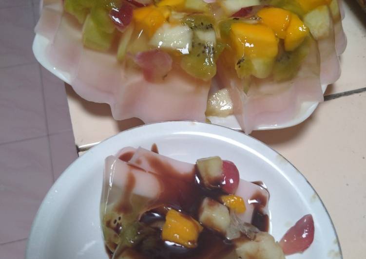Puding nutrijell dengan buah segar