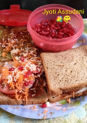 A picture of Mix veg sandwich 😋😋😋🥪🥪🥪🥪.
