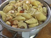 Una foto de conchas de pasta