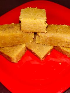 मिल्की मैसूर पाक (Milky mysore pak recipe in Hindi) रेसिपी मुख्य फोटो