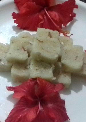 A picture of Coconut barfi.