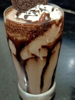 ઓરીયો મિલ્કશેક (oreo milkshake in Gujarati) રેસીપી મુખ્ય ફોટો