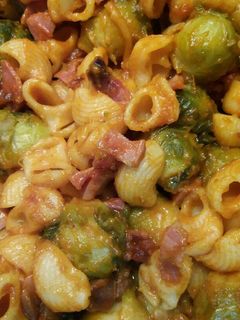 Una foto de Coles de Bruselas con pasta