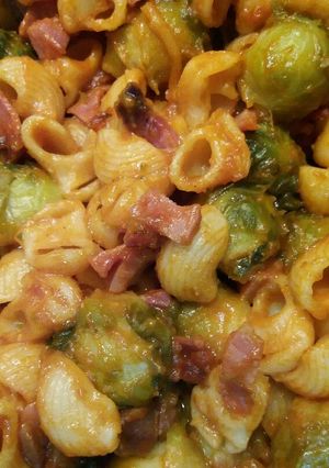 Una foto de Coles de Bruselas con pasta