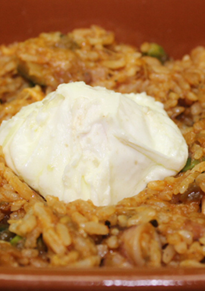 Una foto de Sobras de arroz chino con calamares y huevo