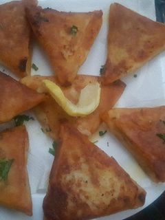صورة لوصفة بوراك أو بريك بصدر الدجاج المرحي قمة في البنة