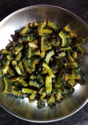 উচ্ছে ভাজা (Uchche bhaja recipe in bengali) রেসিপির প্রধান ছবি