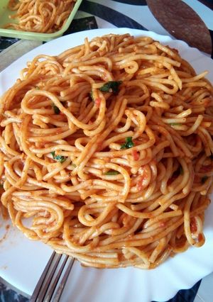 صورة لوصفة سباقيتي بصوص الطماطم والدجاح