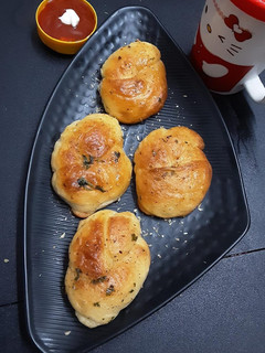 બ્રેડ નોટ (Bread Knot Recipe in Gujarati) રેસીપી મુખ્ય ફોટો