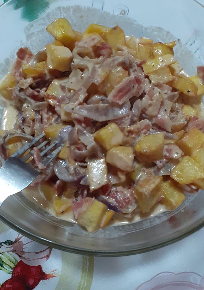 Una foto de Patatas con bacon y cebolla