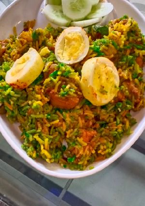 A picture of Chicken biryani.