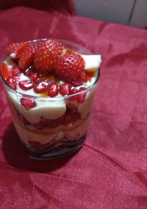 A picture of Fruits and curd parfait.