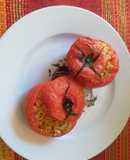 Μοναστηριακές γεμιστές ντομάτες με κους κους και ξηρούς καρπούς