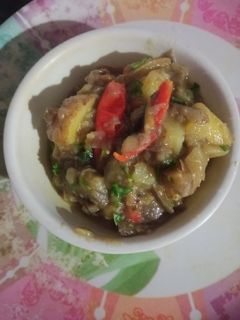 बैंगन आलू की सादी सब्जी (baingan aloo ki sadi sabzi recipe in Hindi) रेसिपी मुख्य फोटो