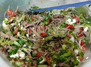 Una foto de salpicón de res con lechuga