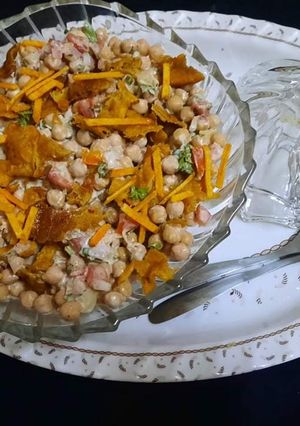 A picture of Nimko chana chaat.
