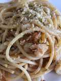 Spaghettoni gamberi limone e panure di mandorle e pistacchi