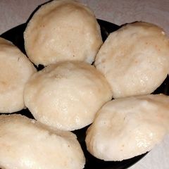 A picture of Rava idli.