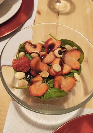 Foto principal de Ensalada de espinacas con fresas y almendras