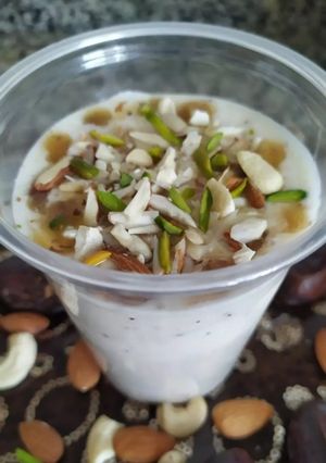 A picture of Dates dry fruits Lassi.