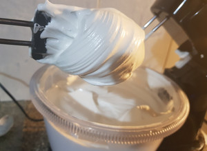 Una foto de Merengue Suizo fácil
