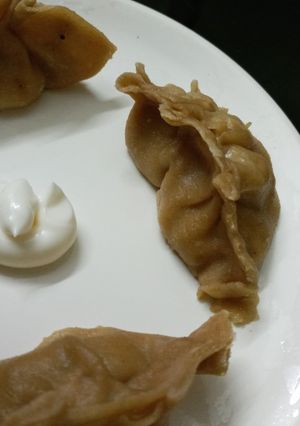 A picture of Wheat chicken momos.