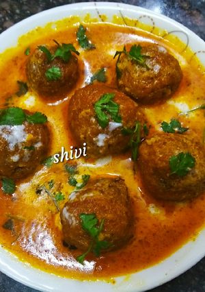 A picture of Carrot kofta curry.