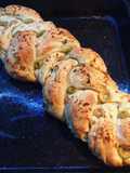 Pan trenzado con aceitunas