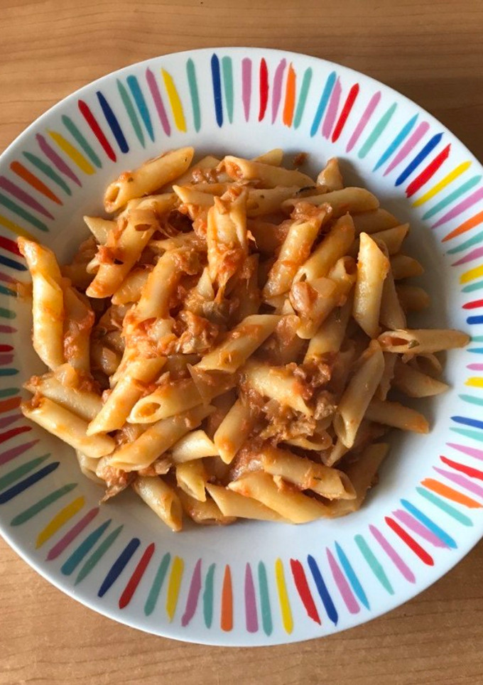 Una foto de Macarrones con atún en lata