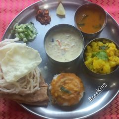 A picture of Maharashtrian Thali.