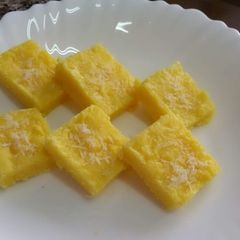 A picture of Coconut Burfi.