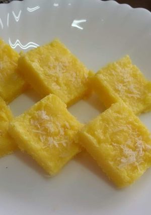 A picture of Coconut Burfi.