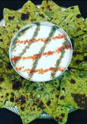A picture of Palak Pyaaz Paratha.