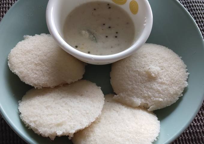 Idli or steamed rice cake