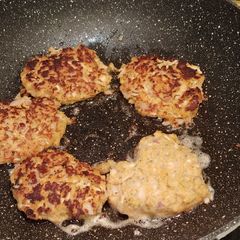 A picture of 龍蝦餅 (Lobster Cake).