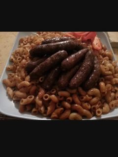 صورة لوصفة معكرونة محمرة بالسجق البلدي