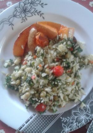 Una foto de Ensalada de arroz y acelga