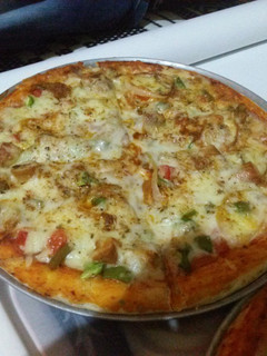 A picture of Chicken achari pizza.