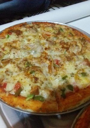A picture of Chicken achari pizza.