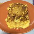 Tortilla rellena de tomate, atún, pimiento y champiñones