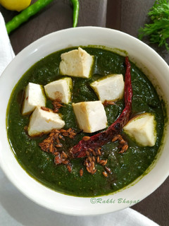 A picture of Palak paneer.