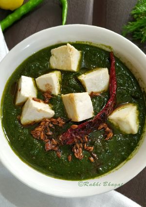 A picture of Palak paneer.