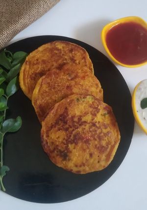 રવા ઉત્તપમ (Rava Uttapam Recipe In Gujarati) રેસીપી મુખ્ય ફોટો