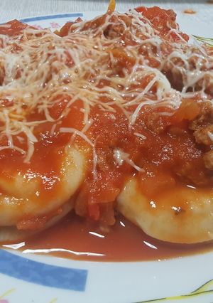 Una foto de Sorrentinos con salsa bolognesa