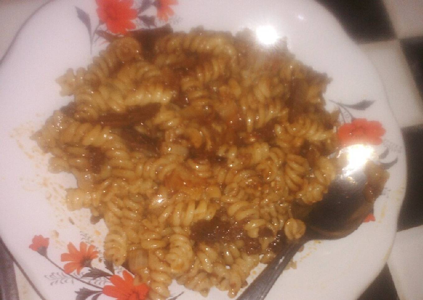 Fusili saus rendang