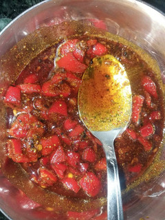 A picture of Laal mirchi ka achar.